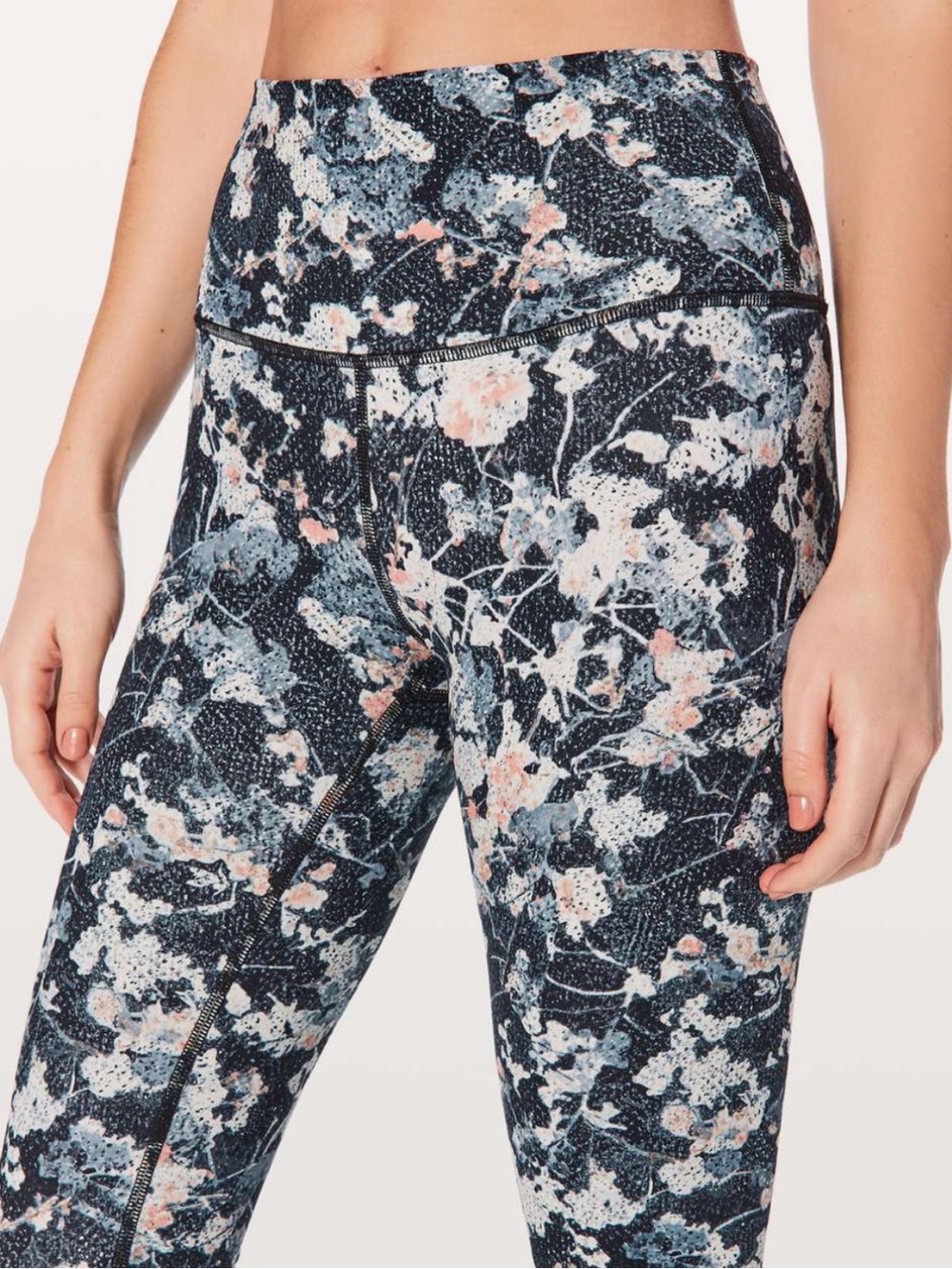 Lululemon Wunder Under Hi-Rise Tight 28"
Spring Bloom Multi size 8
